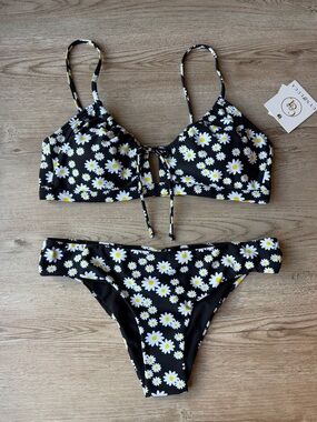 Cyn & Luca Black Daisy Floral 2-Piece Bikini Set Large Cutout Ruched Back NWT